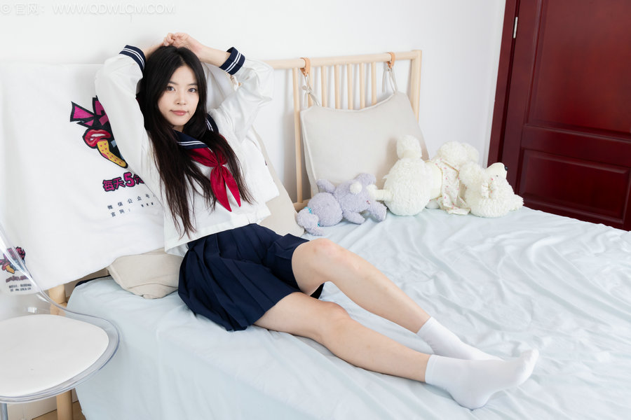 物恋传媒 No.2535 茯苓-帆布鞋、纯白棉袜、裸足 [160P1V-3.96GB]