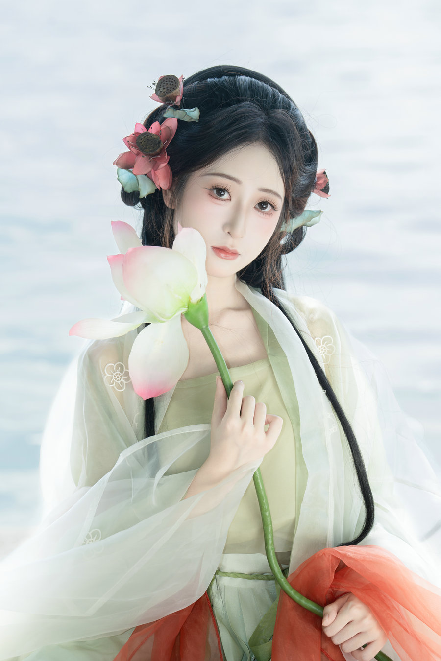 [YITUYU]艺图语 2025.07.10 荷花如画 小何 [20P-381MB]