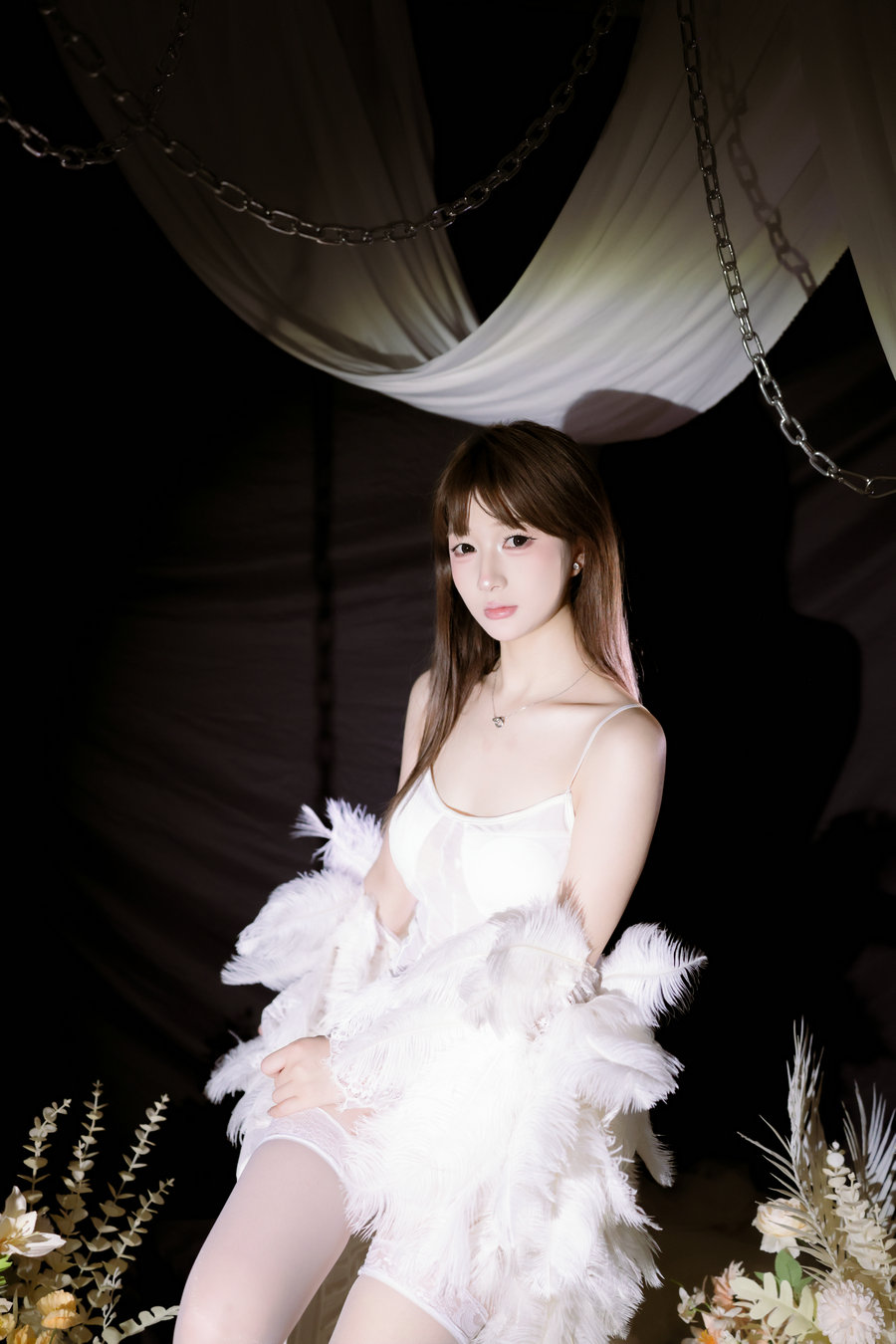 [YITUYU]艺图语 2025.10.16 光和羽毛 LILY [36P-509MB]