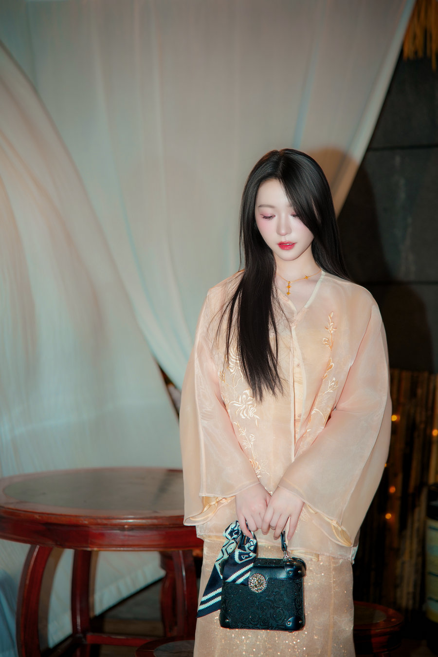 [YITUYU]艺图语 2025.07.14 晚风吹心里 無月 [18P-518MB]