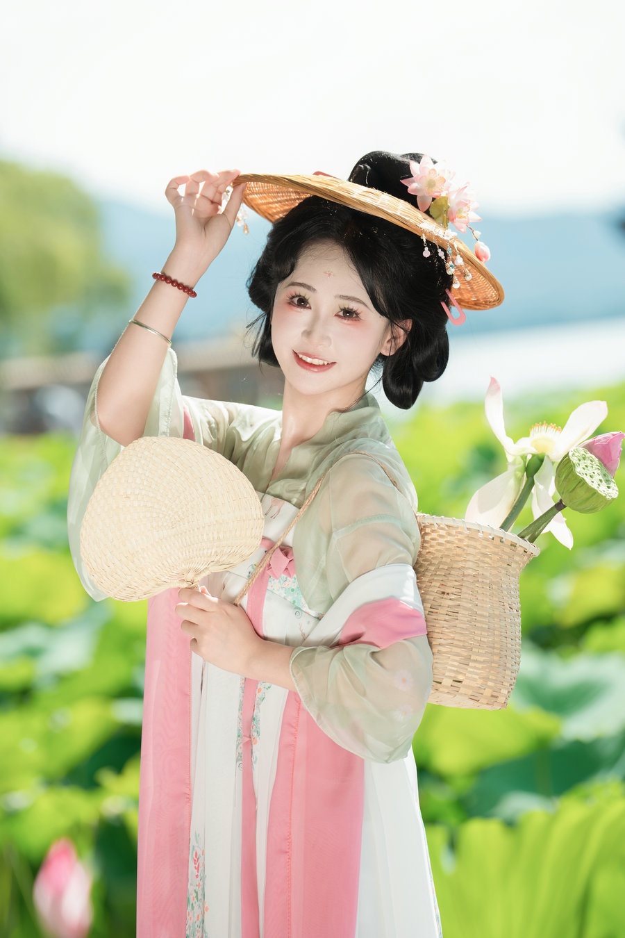 [YITUYU]艺图语 2025.07.15 夏日荷花 湫一只岁岁 [18P-324MB]