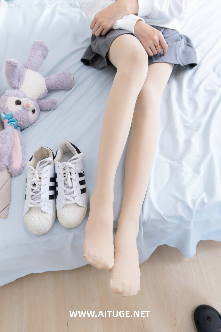 物恋传媒 No.2547 小夏-板鞋、厚肉丝 [165P1V-3.93GB]