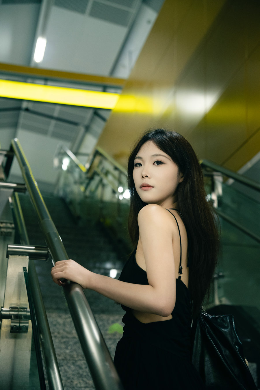 [YITUYU]艺图语 2025.07.22 地铁站暗调 苏打饼干 [17P-174MB]