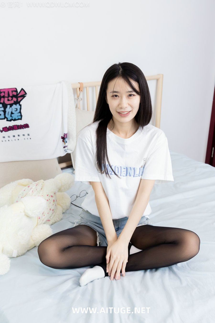 物恋传媒 No.2558 菜菜-高跟凉鞋、白棉袜、黑色踩脚裤、裸足 [160P1V-5.30GB]