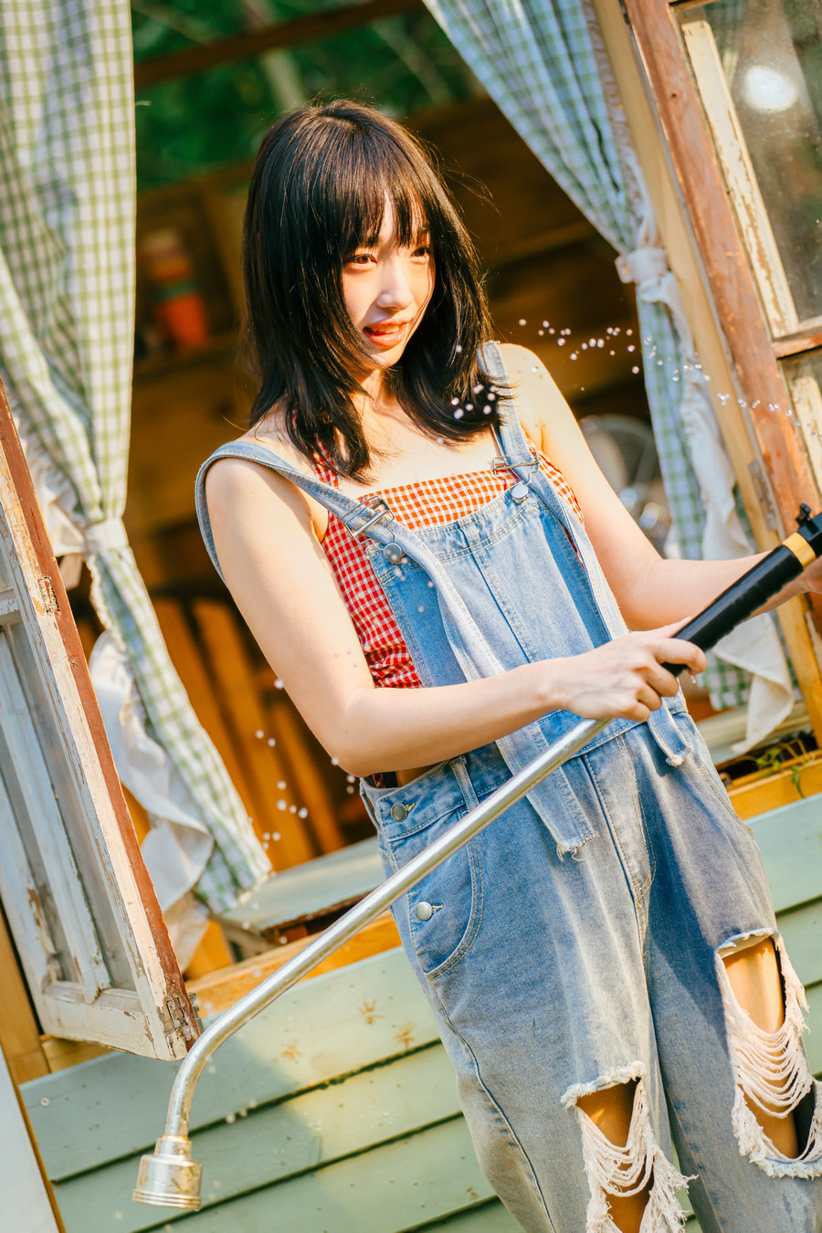 [YITUYU]艺图语 2025.07.30 喂～你也要和我一起玩水吗 西波吖 [14P-458MB]