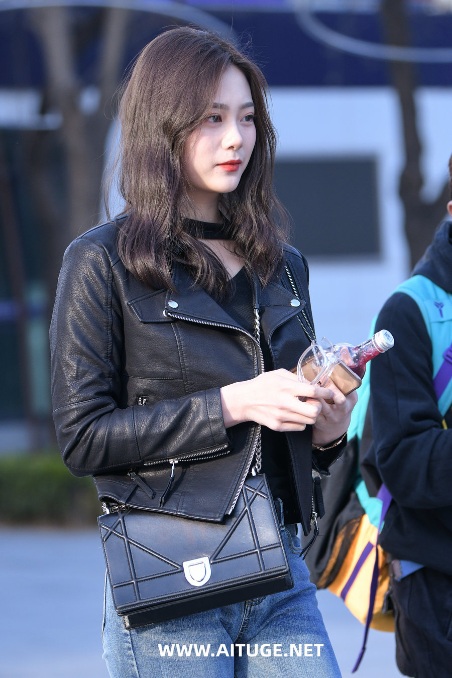 精选街拍视频 No.9789 长靴牛仔好身材 [20P-583MB]