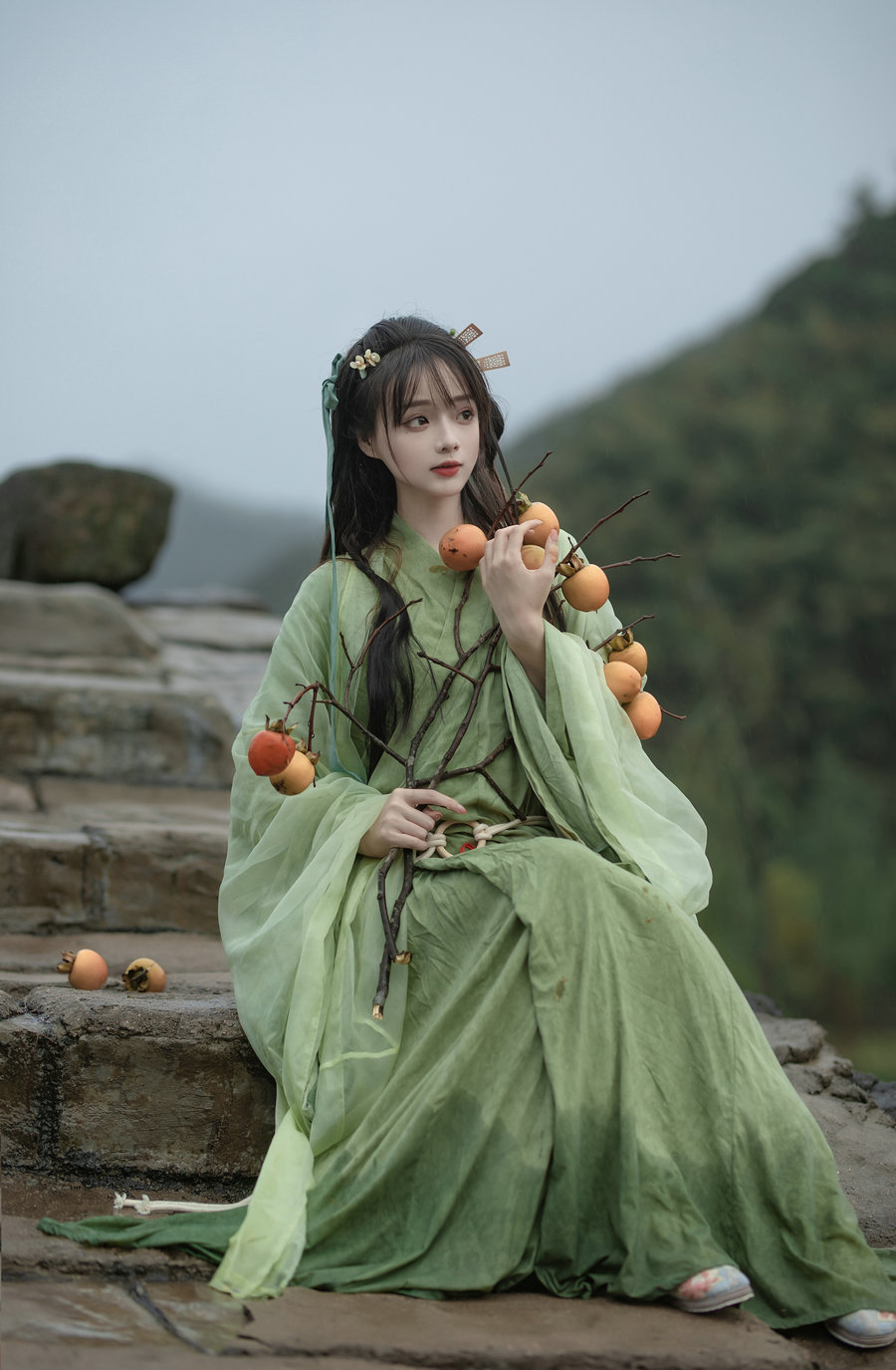 [YITUYU]艺图语 2025.08.01 悠悠远山暮 ，独向白云归。奇迹绣绣 [14P-213MB]