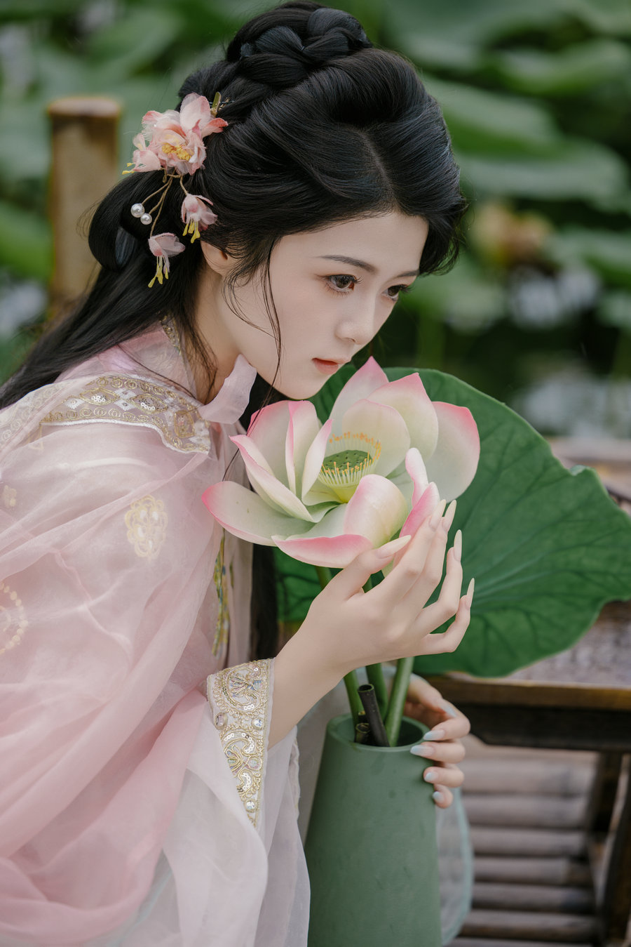 [YITUYU]艺图语 2025.08.01 雨荷 阿琳 [25P-544MB]