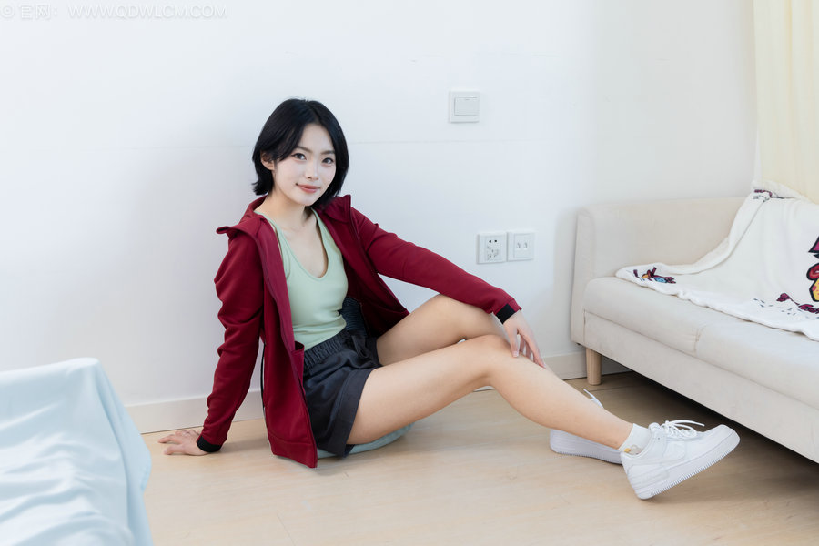 物恋传媒 No.2572 小爱-板鞋、白棉袜、裸足 [151P1V-3.69GB]