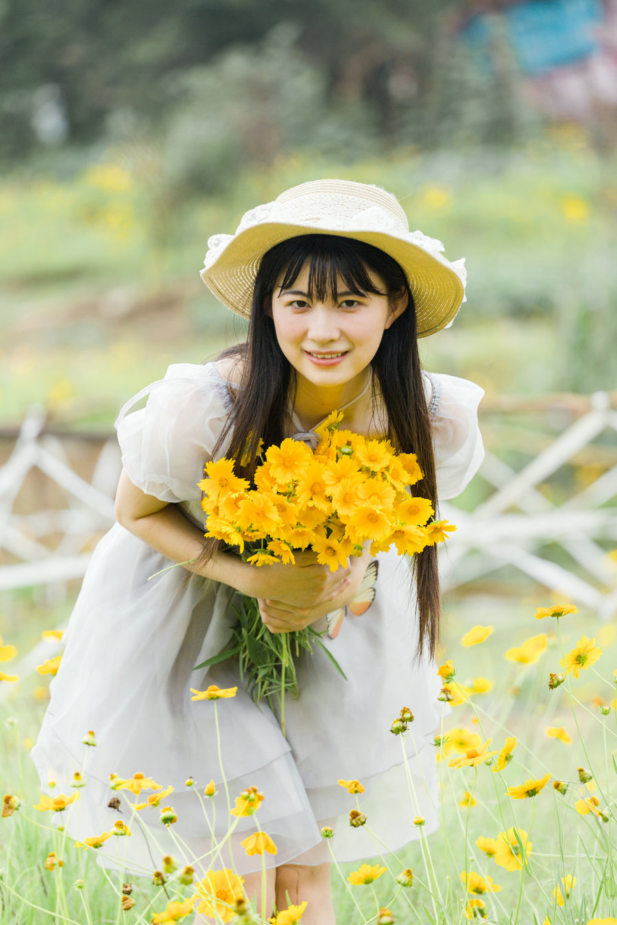 [YITUYU]艺图语 2025.08.04 夏天的小黄花 小废物 [22P-250MB]