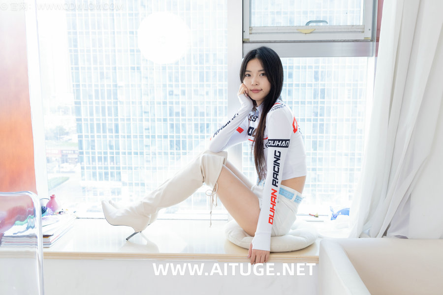 物恋传媒 No.2575 茯苓-高跟长靴、白棉袜、裸足 [184P1V-4.61GB]