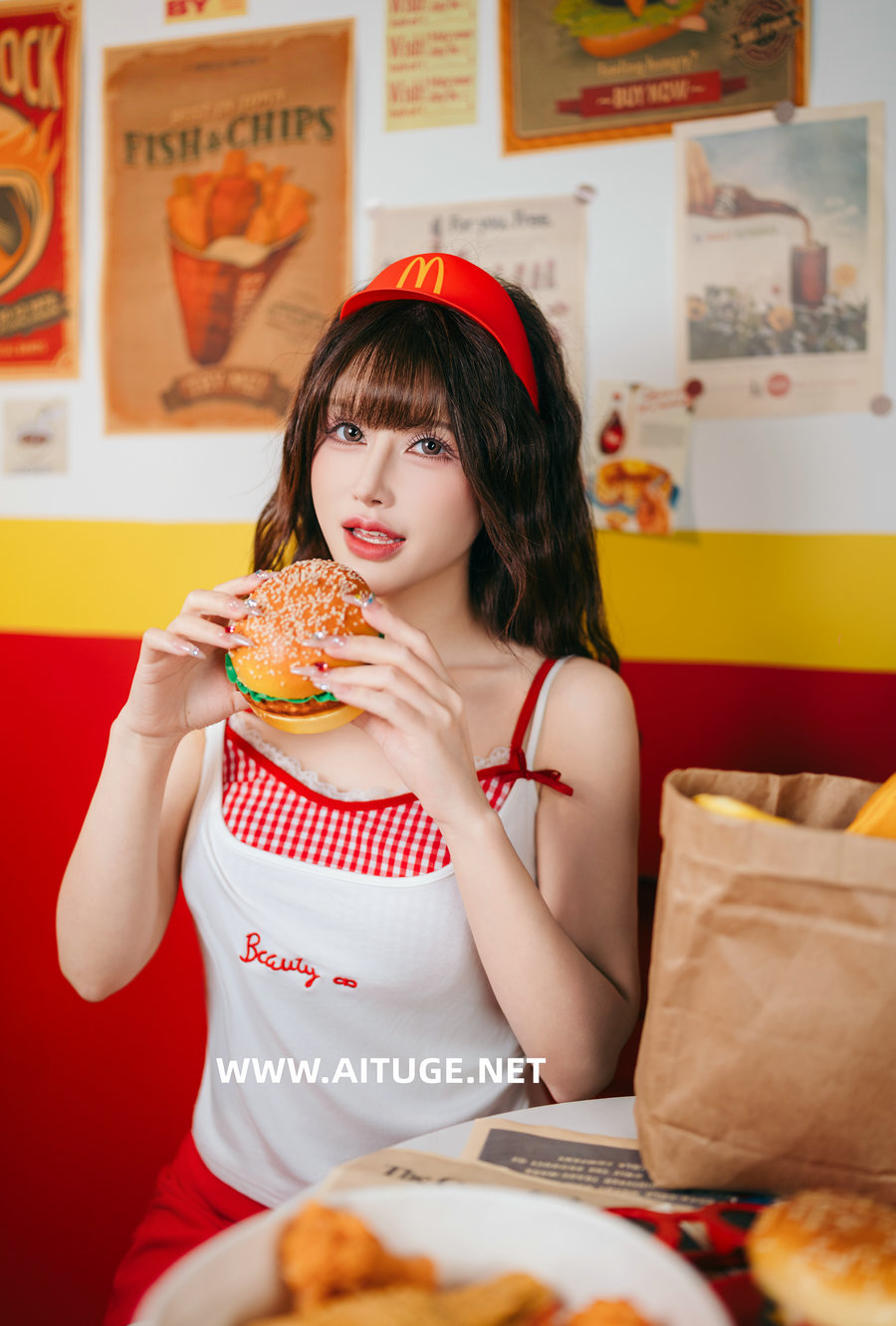 鹿八岁 - 麦门打工日记 [17P-490MB]