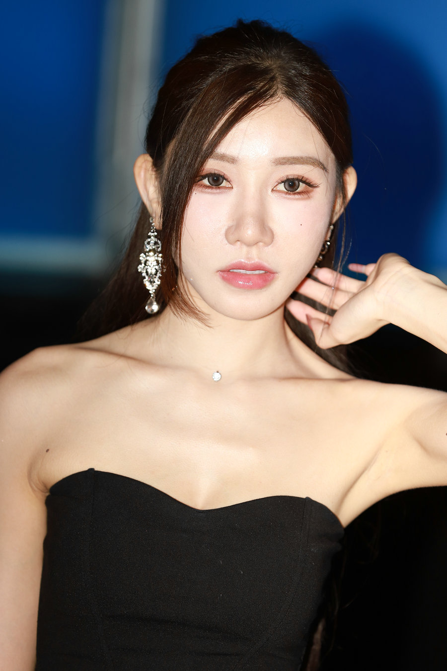 精选街拍视频 No.9823 一字肩包臀裙 [139P-876MB]