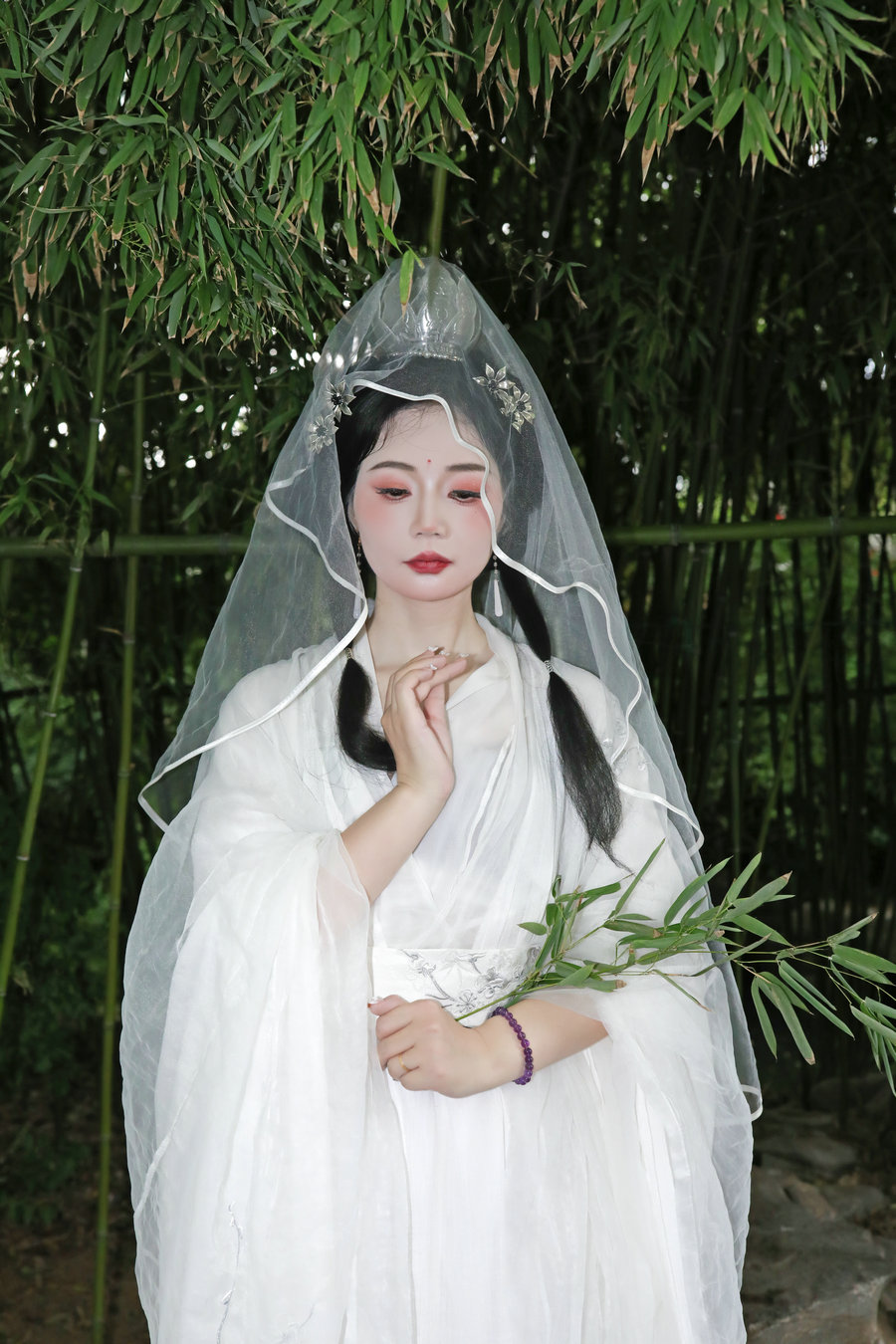 [YITUYU]艺图语 2025.08.07 汉服菩萨装写真--济南豹突泉 辉儿 [28P-315MB]