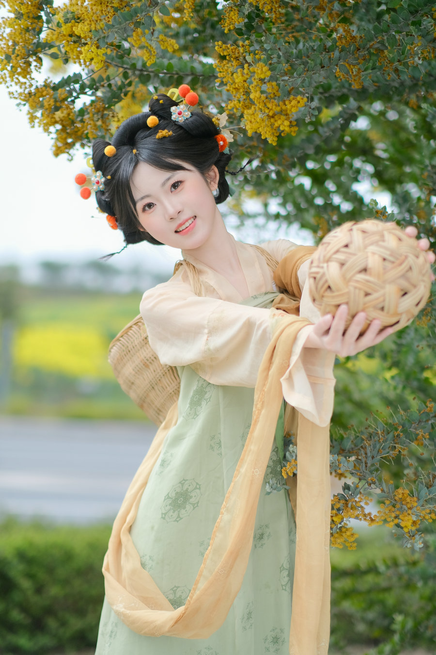 [YITUYU]艺图语 2025.08.07 可可爱爱的小唐风金合欢写真 1010 [14P-169MB]