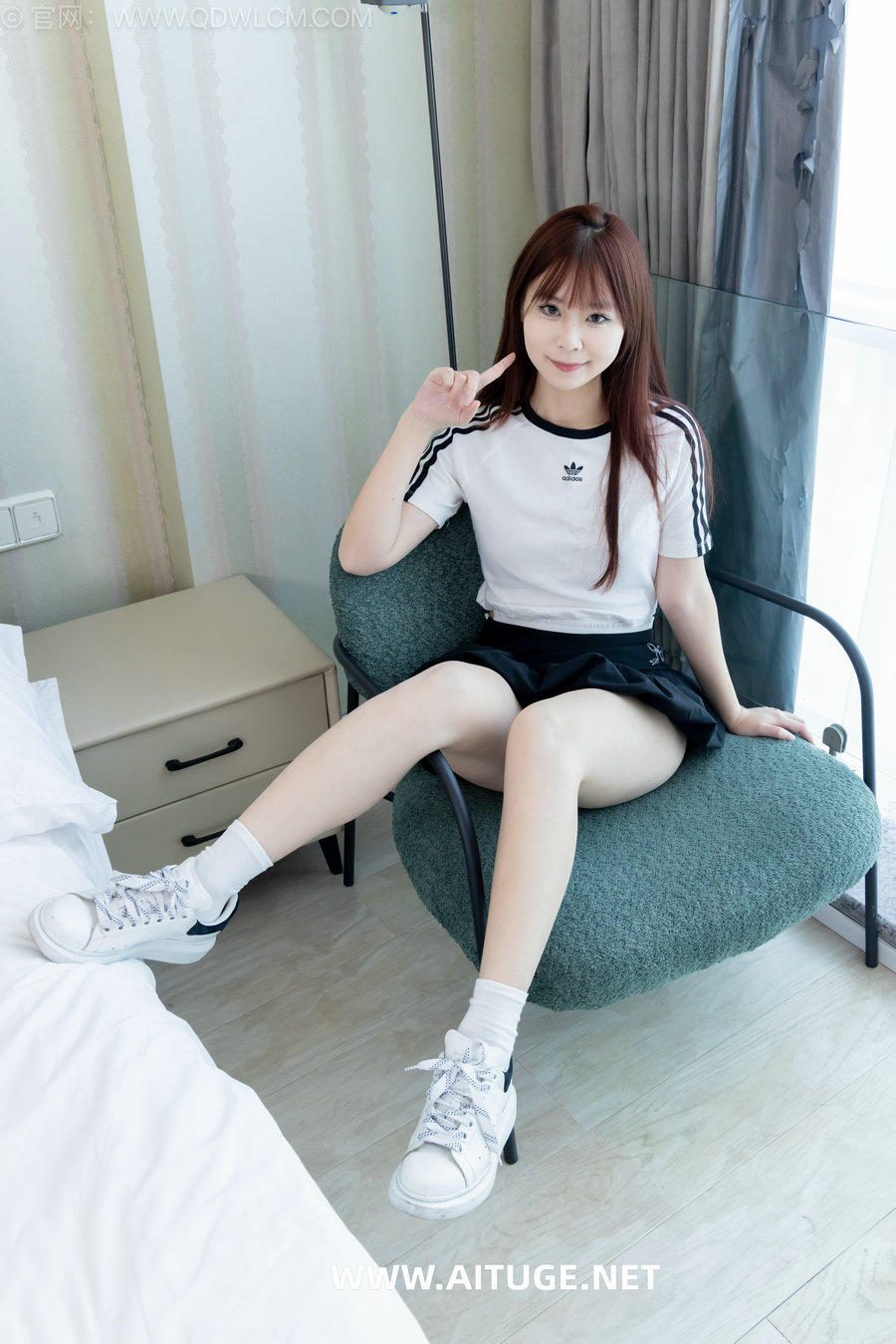 物恋传媒 No.2582 面面-板鞋、纯白棉袜、裸足 [150P1V-3.89GB]