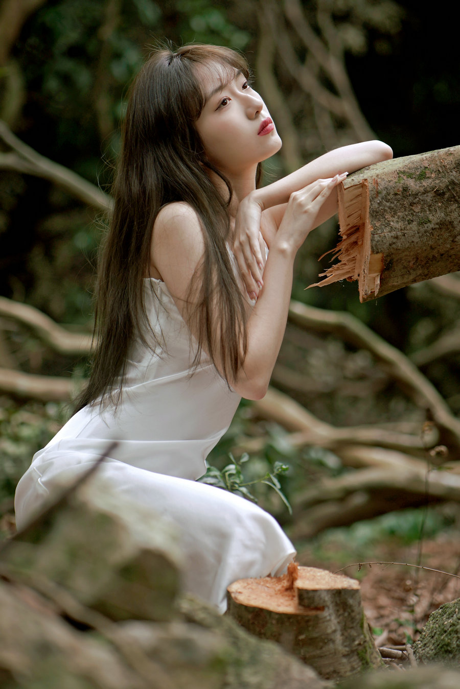 [YITUYU]艺图语 2025.08.08 荔枝树间的白裙诗 KK [20P-375MB]