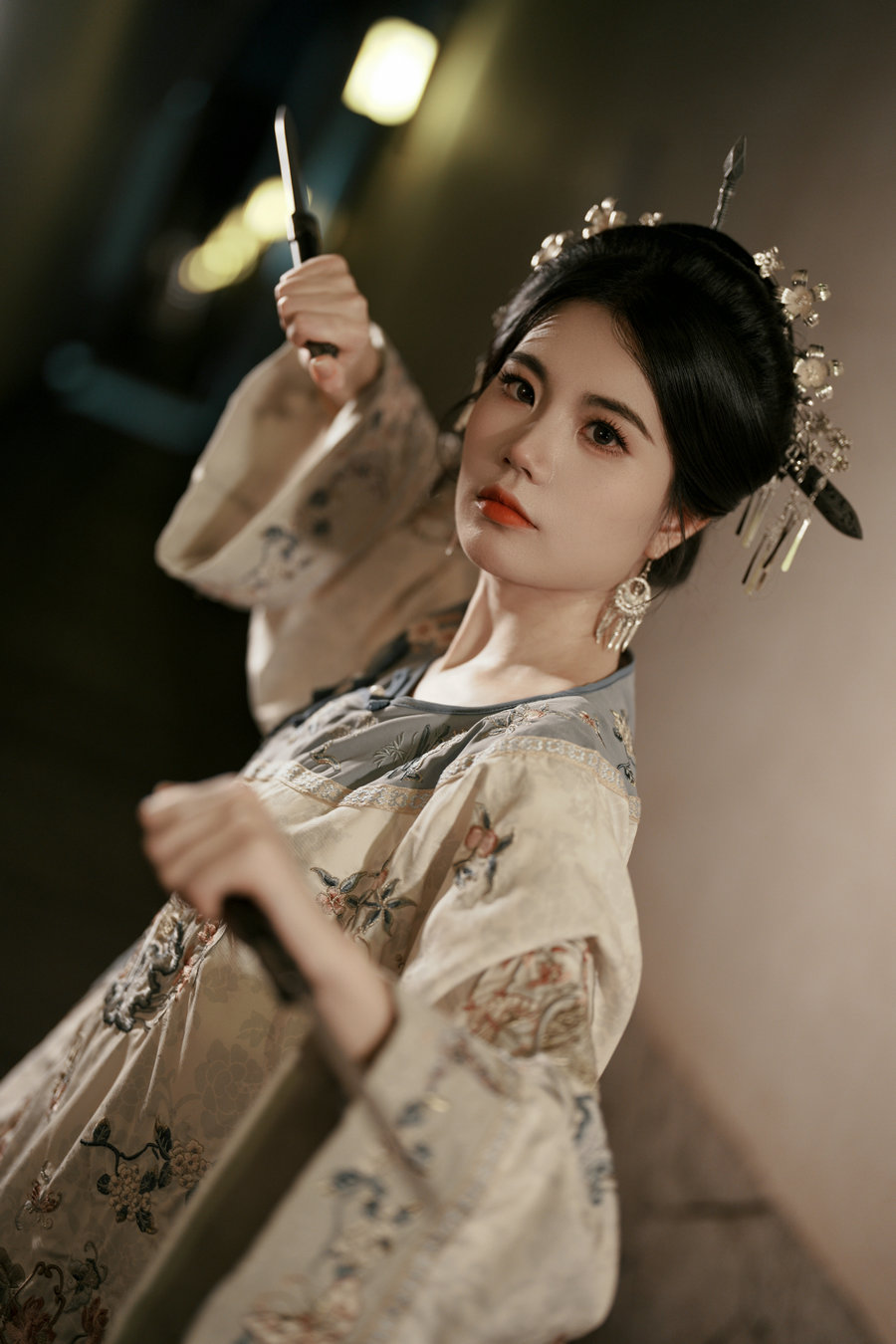 [YITUYU]艺图语 2025.08.10 SONY A7C2直出人像 阿咩 [16P-117MB]