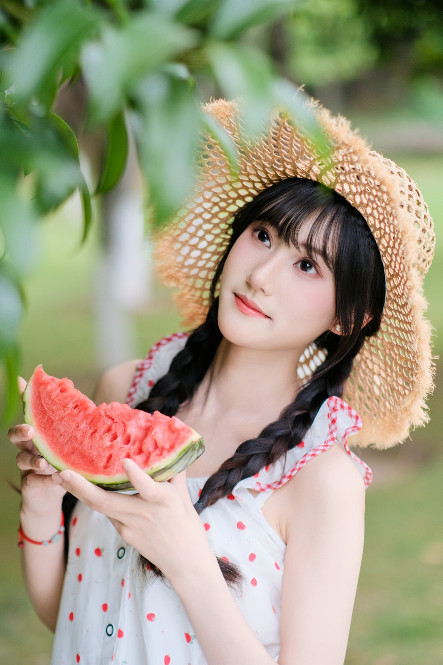 [YITUYU]艺图语 2025.08.10 西瓜味的夏天 小黎 [18P-246MB]