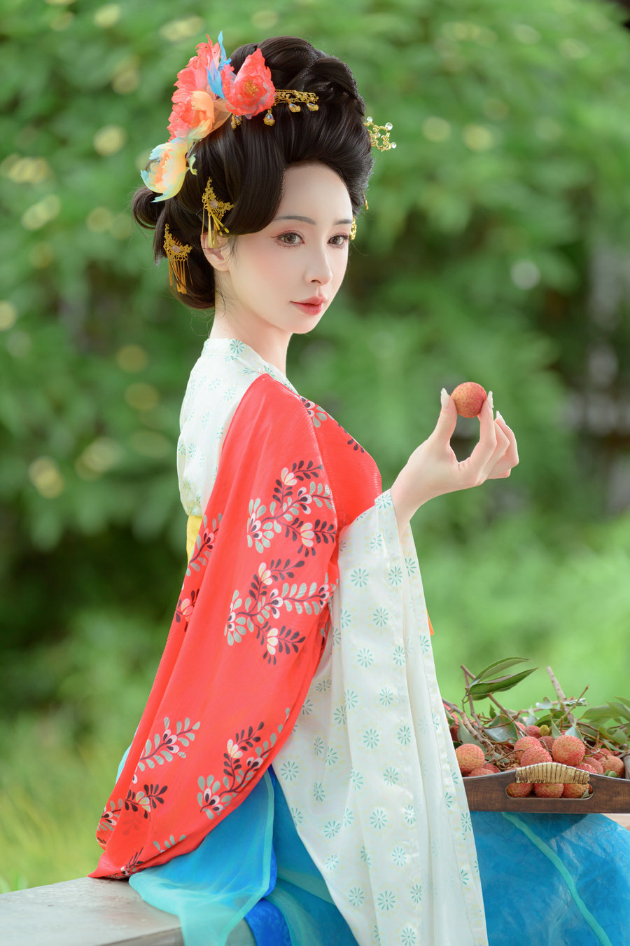 [YITUYU]艺图语 2025.08.11 荔枝 花瓷 [13P-181MB]