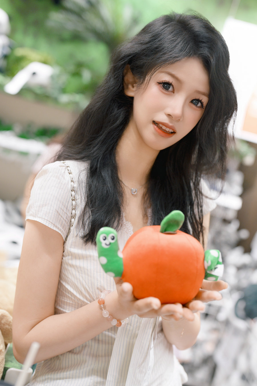 [YITUYU]艺图语 2025.08.12 SONY A7C2直出人像 王雯 [20P-124MB]