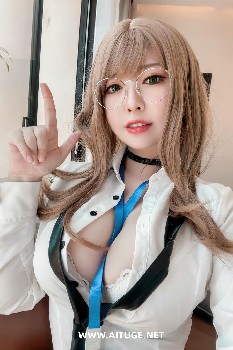 半半子 - Nikke胜利女神 艾玛秘书 [76P-467MB]