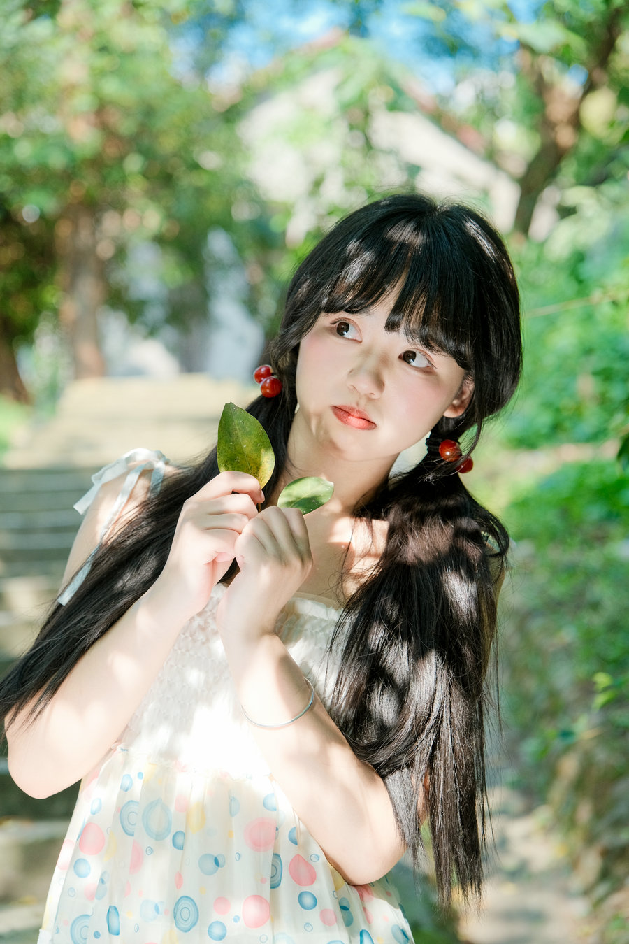 [YITUYU]艺图语 2025.08.12 绿色夏日 小梨花儿 [26P-493MB]