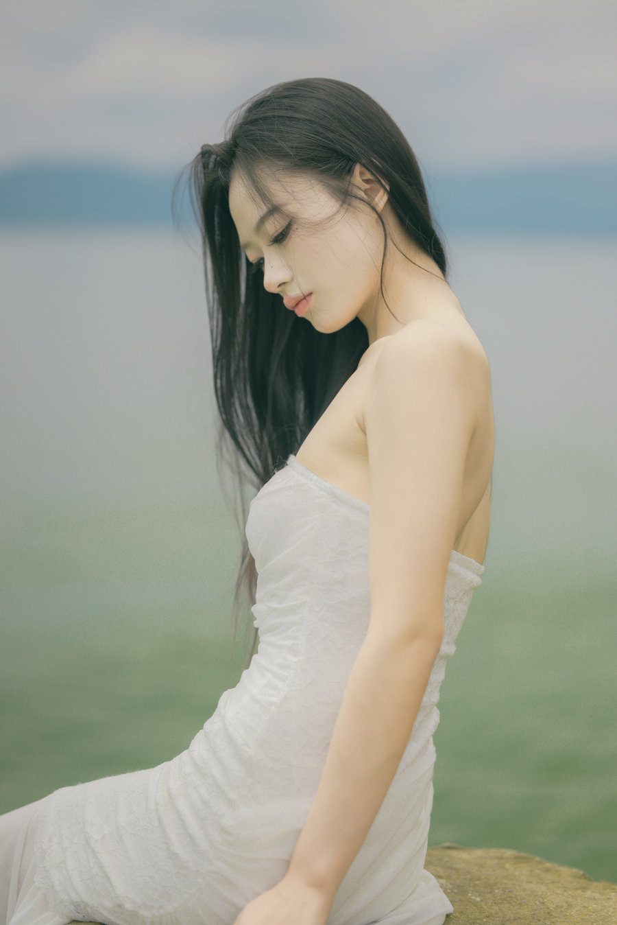 [YITUYU]艺图语 2025.08.14 在水一方 小岳 [32P-597MB]