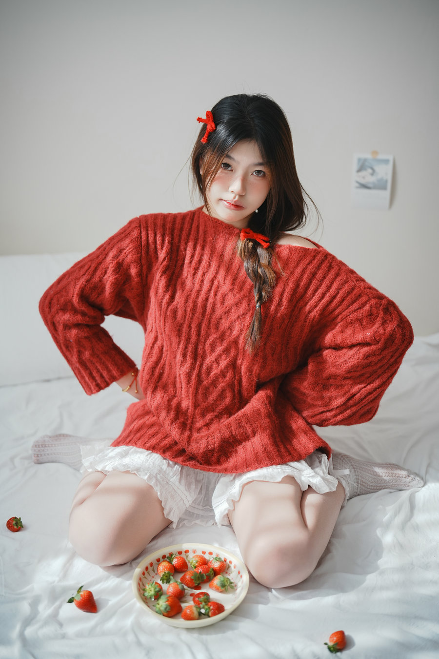 [YITUYU]艺图语 2025.08.16 草莓 小白裙室内 静静已 [16P-101MB]