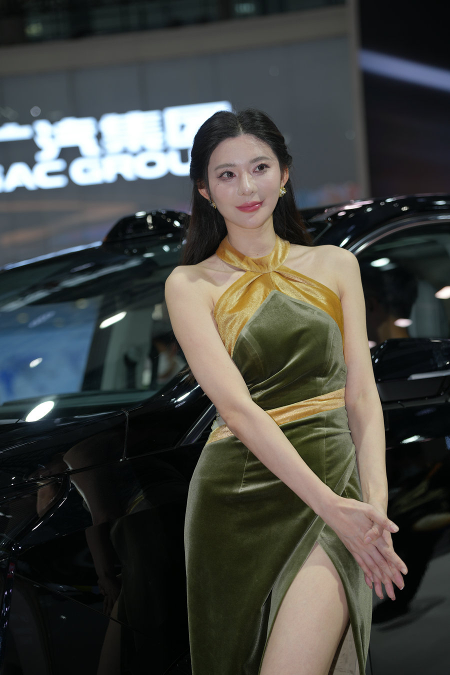 精选街拍视频 No.9897 绿色裙装杜芊逸 [101P-1.78GB]