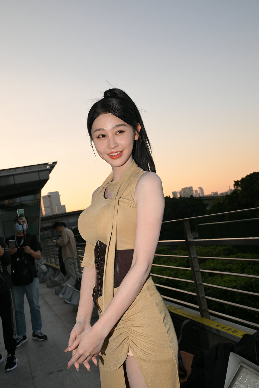 精选街拍视频 No.9904 针织长裙周幼琳 [101P-1.86GB]