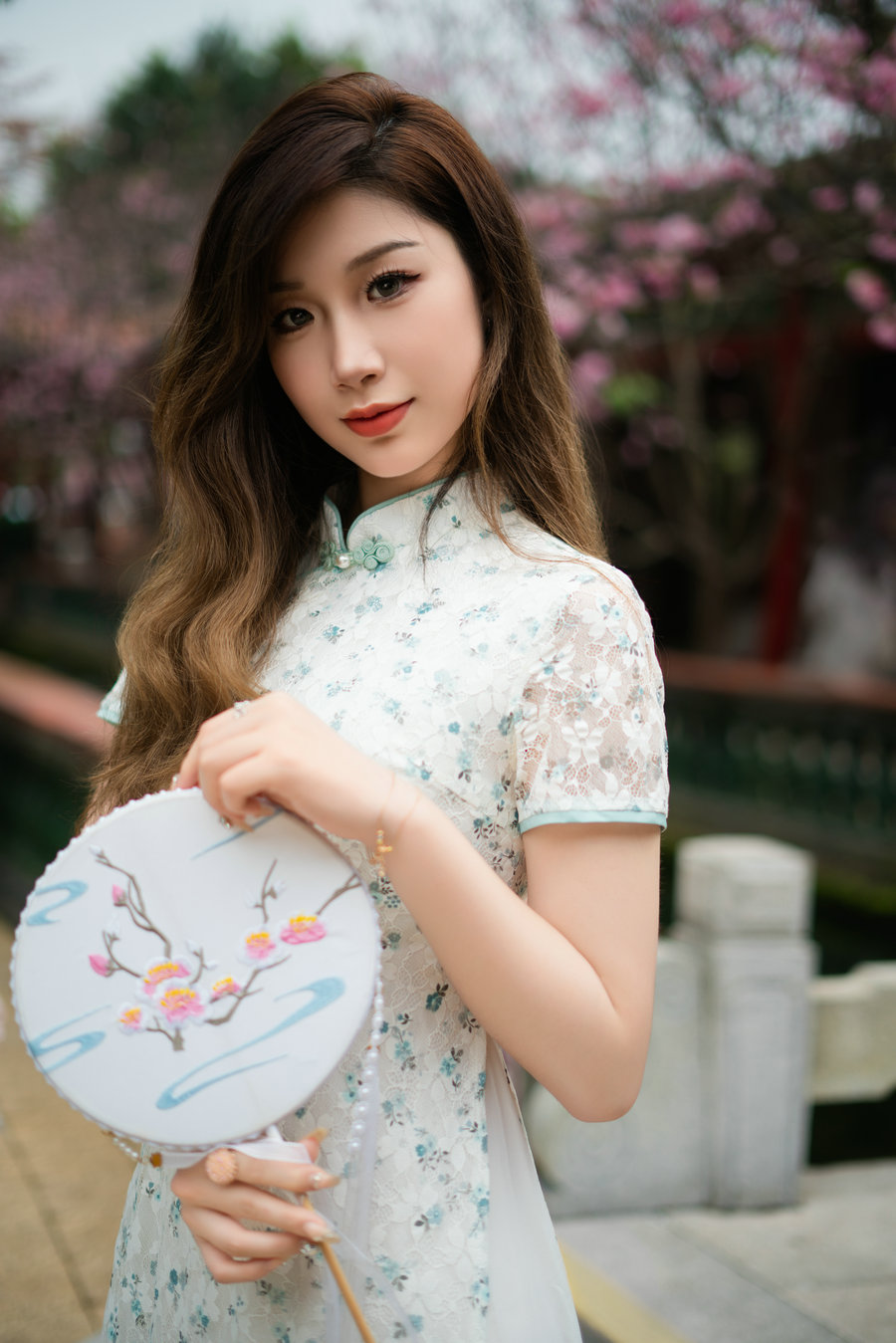[YITUYU]艺图语 2025.08.18 樱花树下 旗袍美女 辣鼻小新 [15P-504MB]