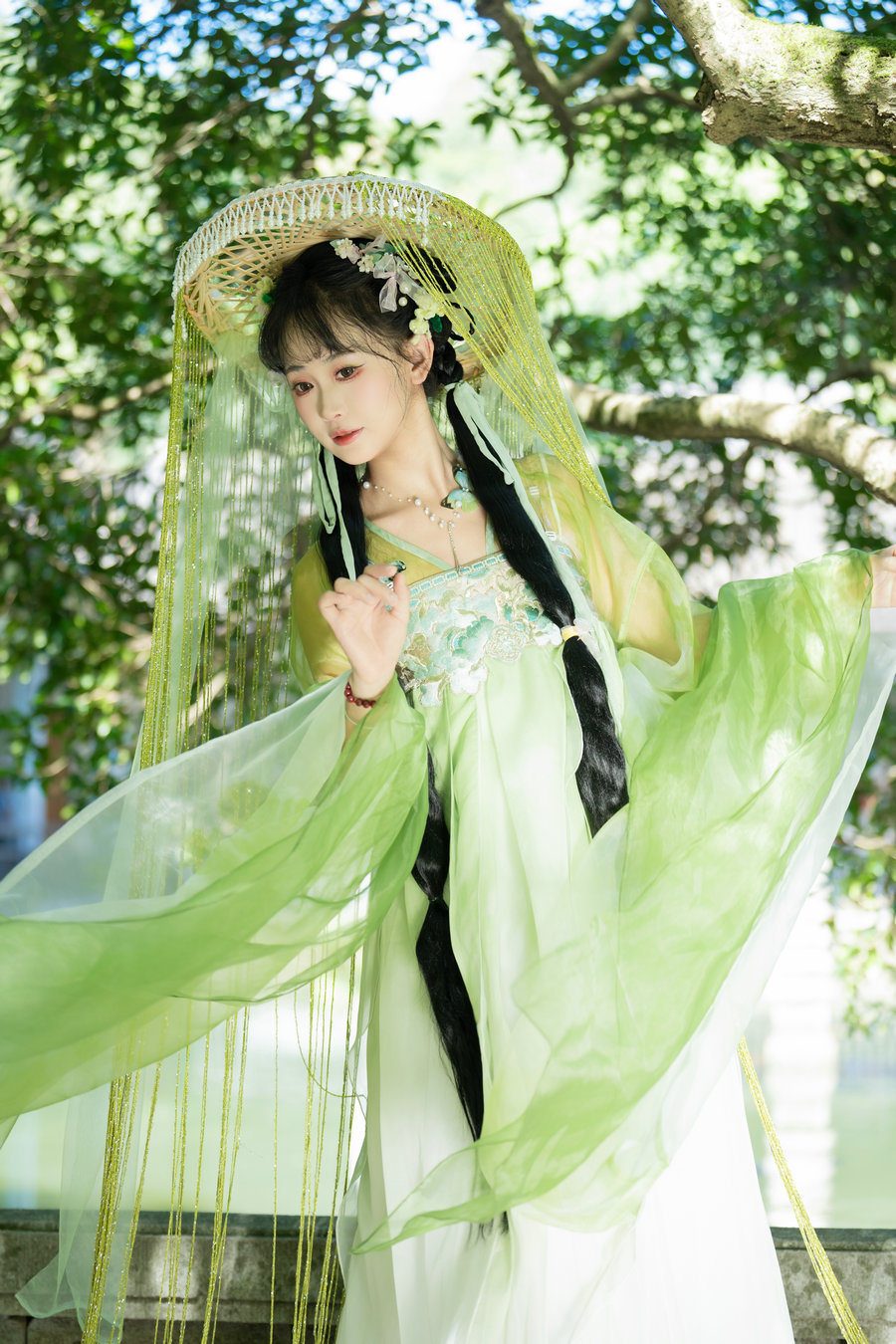 [YITUYU]艺图语 2025.08.19 绿 湫一只岁岁 [52P-1.49GB]