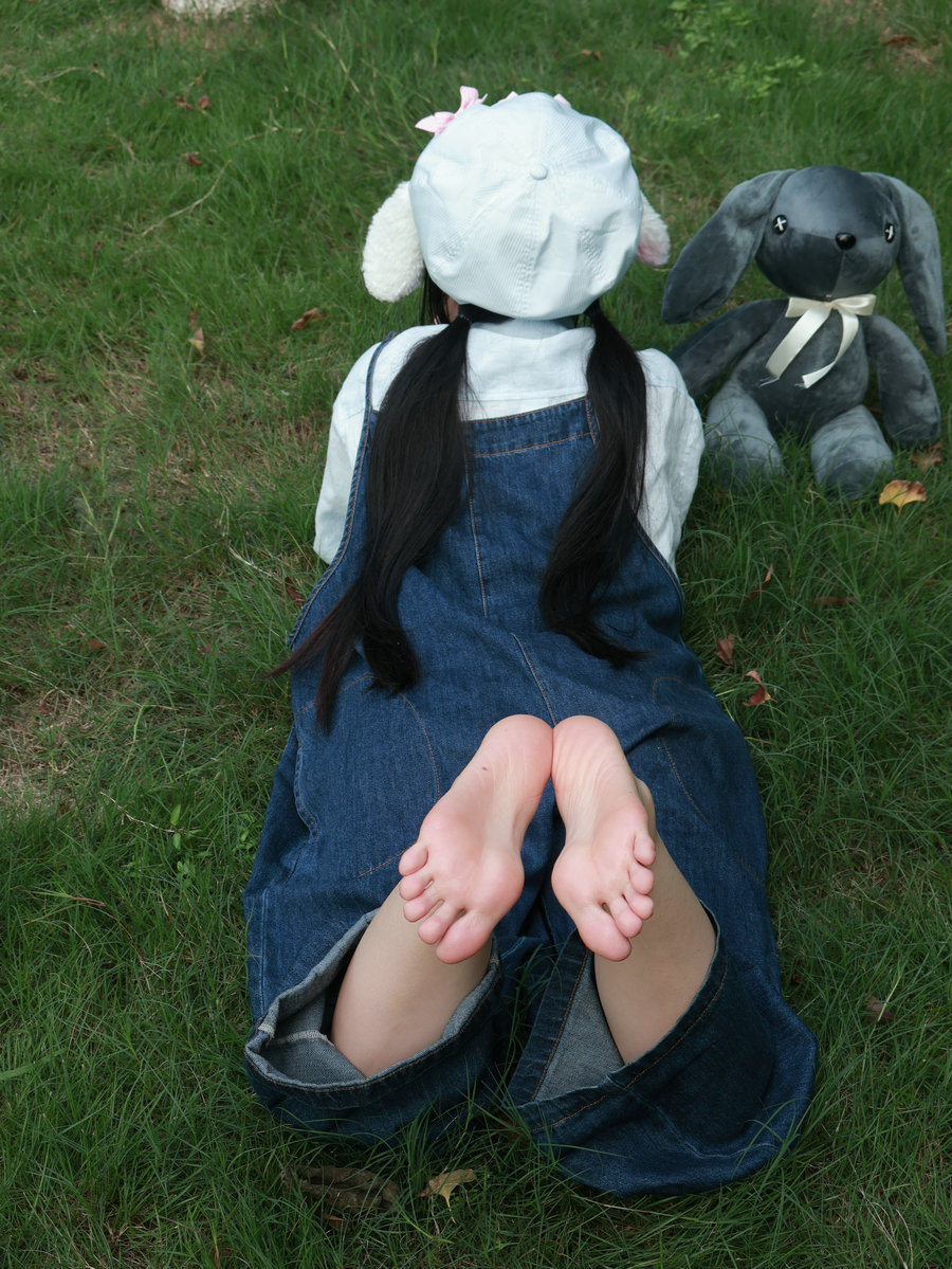 小羊蛋卷 - 背带裤 [14P-182MB]