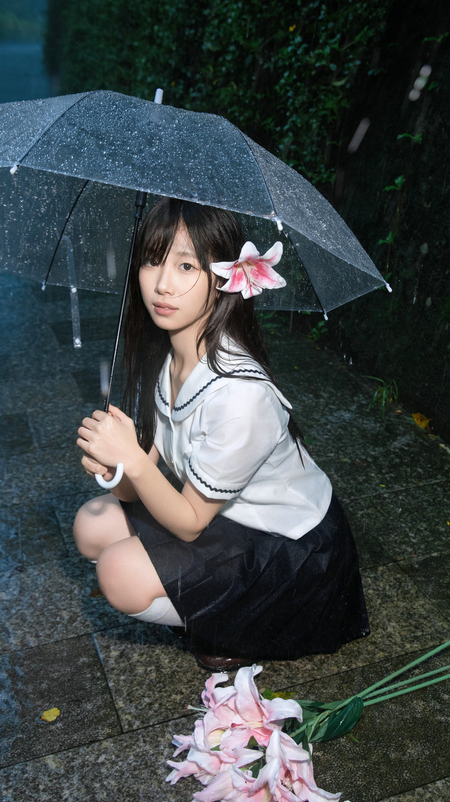 [YITUYU]艺图语 2025.08.21 你是常年大雨但不溃烂的森林 Saku4 [15P-207MB]