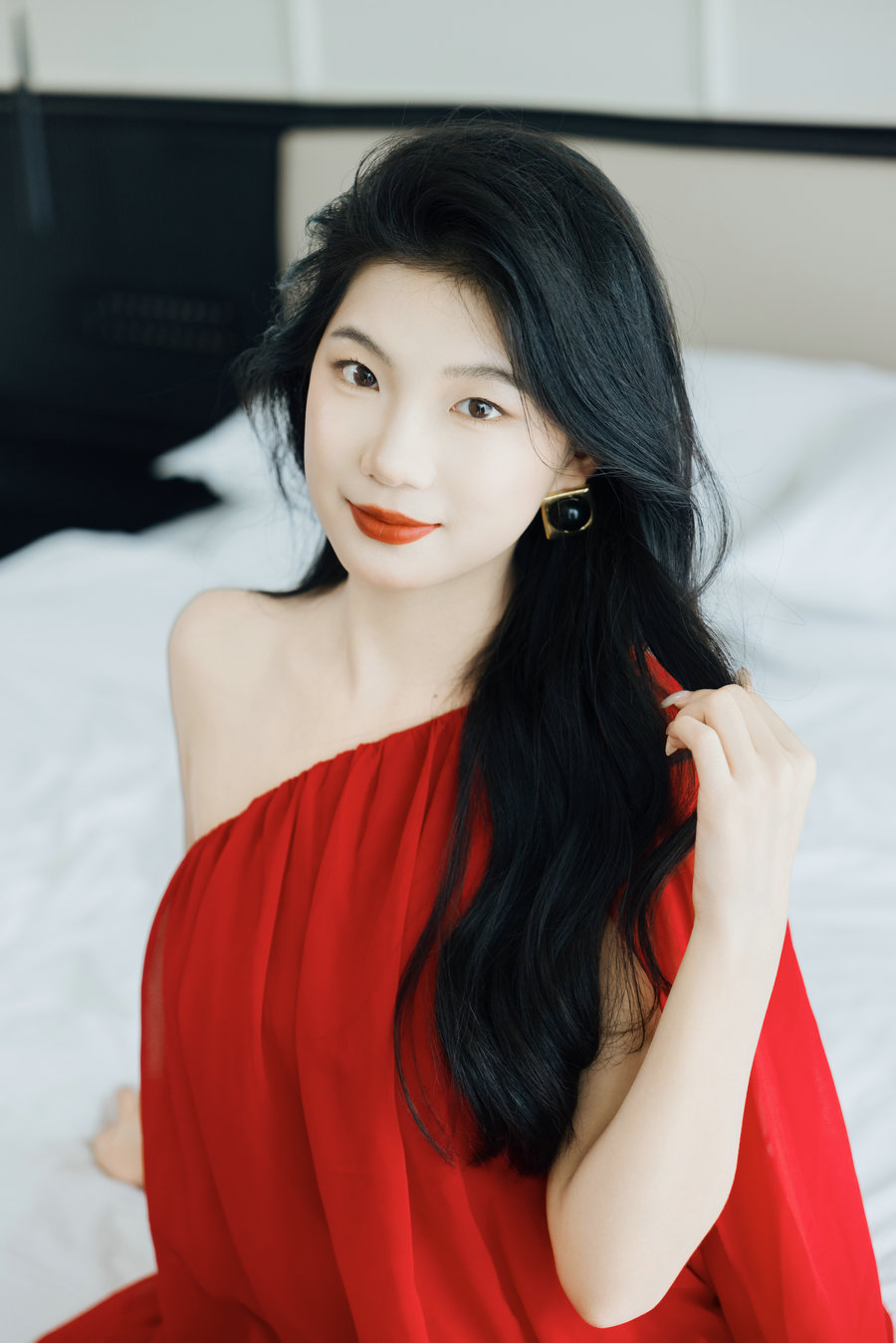 [YITUYU]艺图语 2025.08.23 光影与绸缎的共舞 一杯杨枝 [26P-347MB]