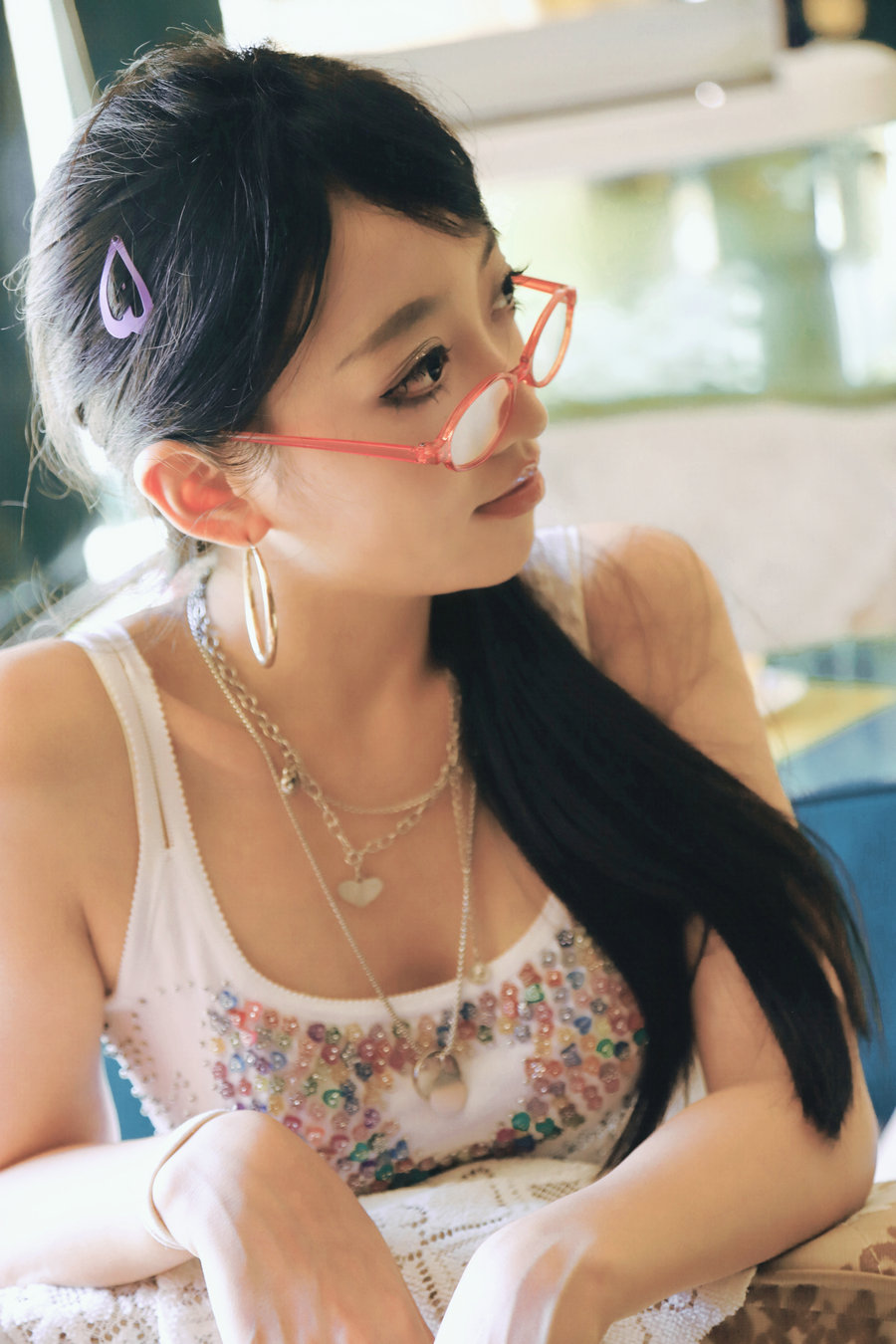 [YITUYU]艺图语 2025.08.26 hello，欢迎来到千禧年 林林 [9P-105MB]