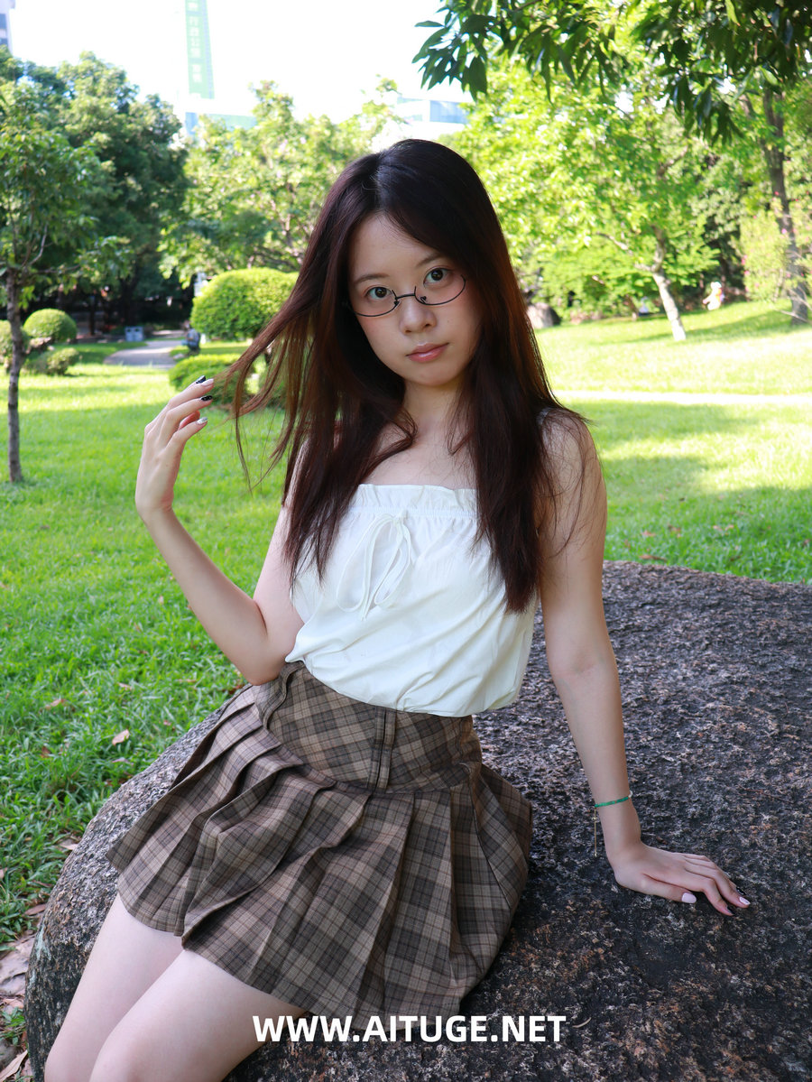 个人约拍 - 13号作品 半框眼镜高颜值小妹 [196P52V-4.38GB]