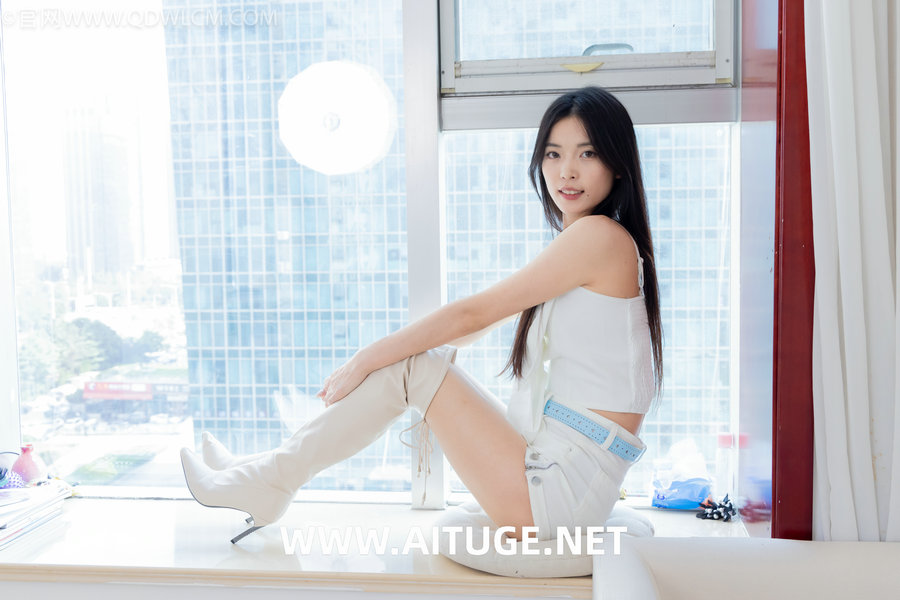 物恋传媒 No.2599 茯苓-高跟长靴、白棉袜、裸足 [177P1V-4.55GB]