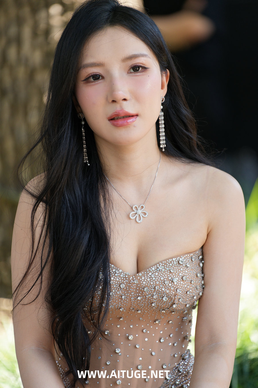 精选街拍视频 No.9975 浅褐色晚礼服 [34P-1.83GB]