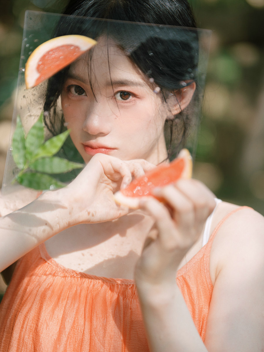 [YITUYU]艺图语 2025.08.28 感受夏日的色彩 康渝茜Niki [16P-126MB]