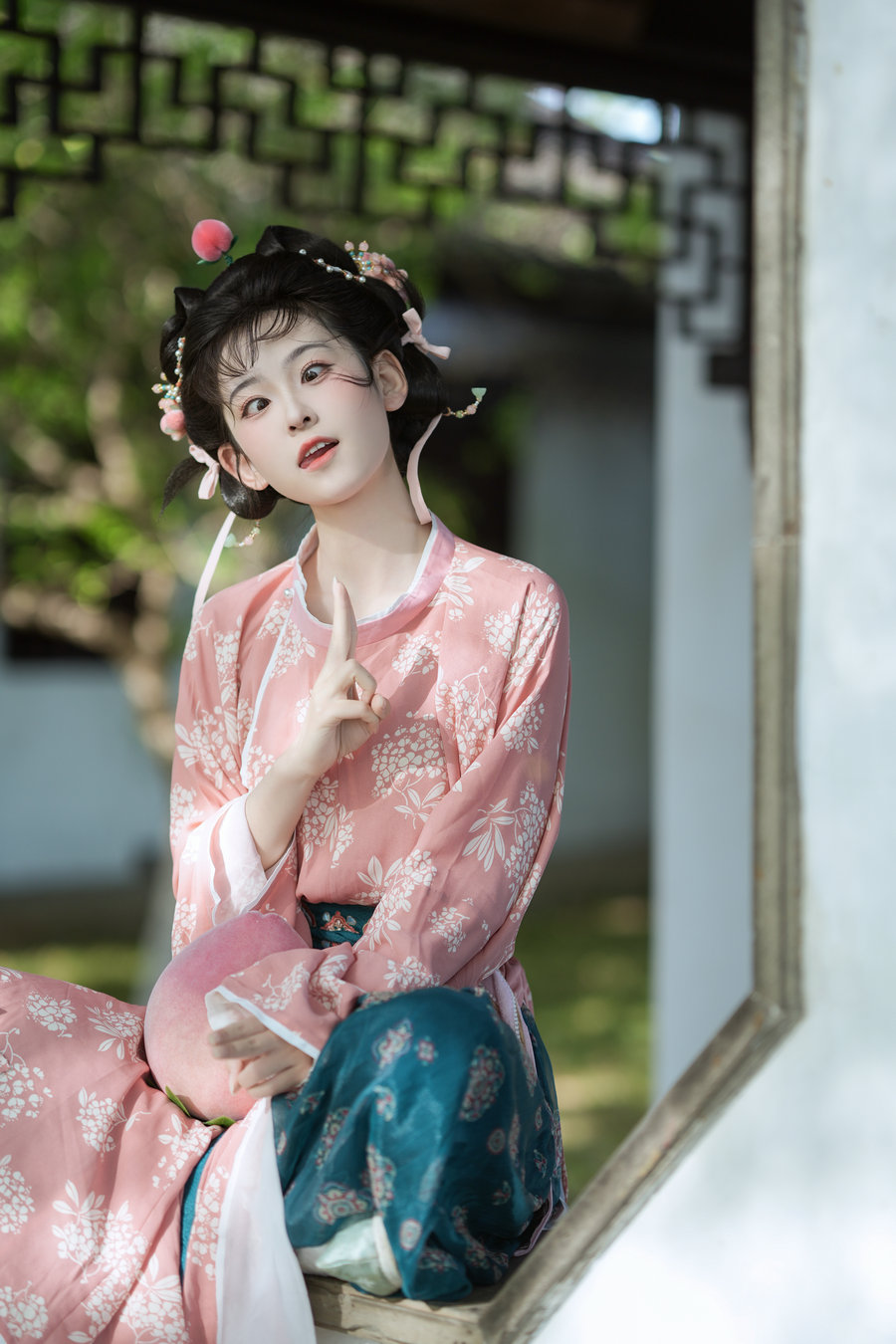 [YITUYU]艺图语 2025.08.28 小桃仙 甜心芽芽 [17P-278MB]