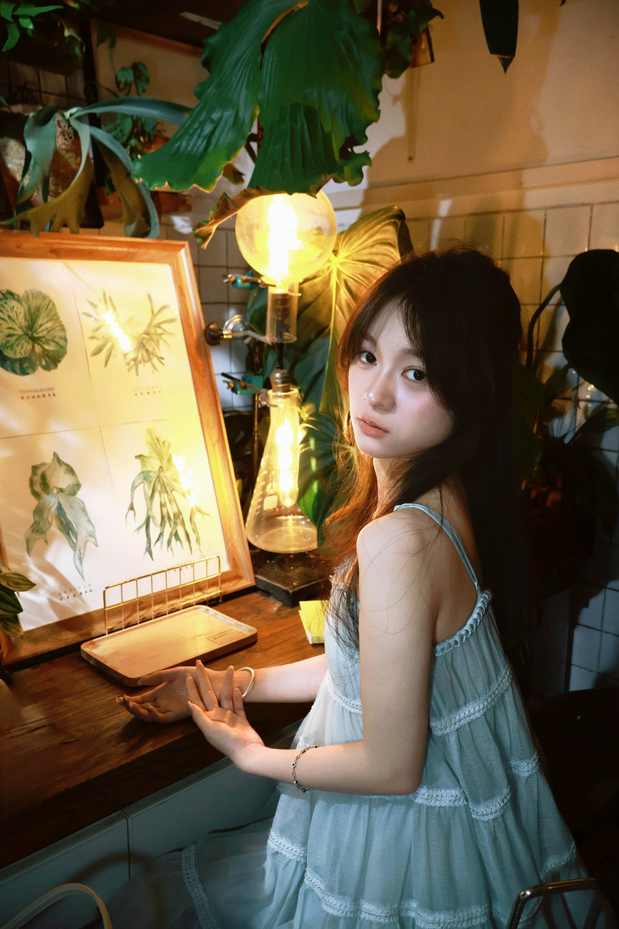 [YITUYU]艺图语 2025.09.02 咖啡馆随拍 雪雪2233 [21P-210MB]