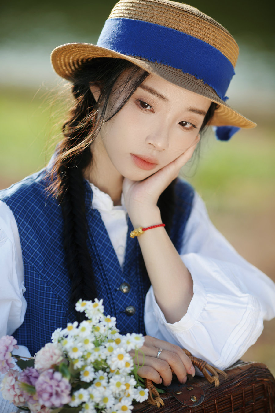 [YITUYU]艺图语 2025.09.03 湖边的少女 [16P-168MB]