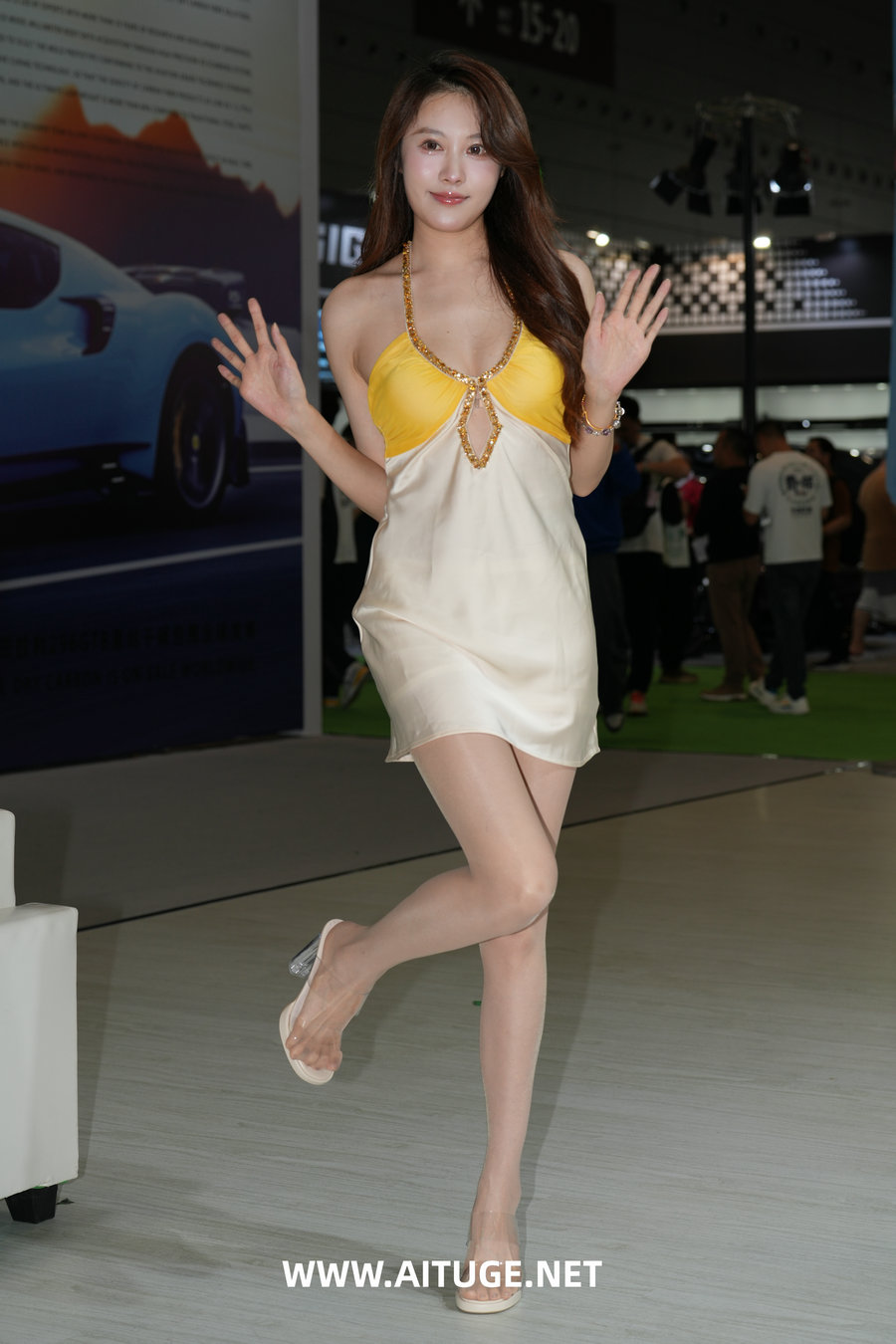 精选街拍视频 No.10022 吊带裙美腿车模 [115P1V-8.74GB]