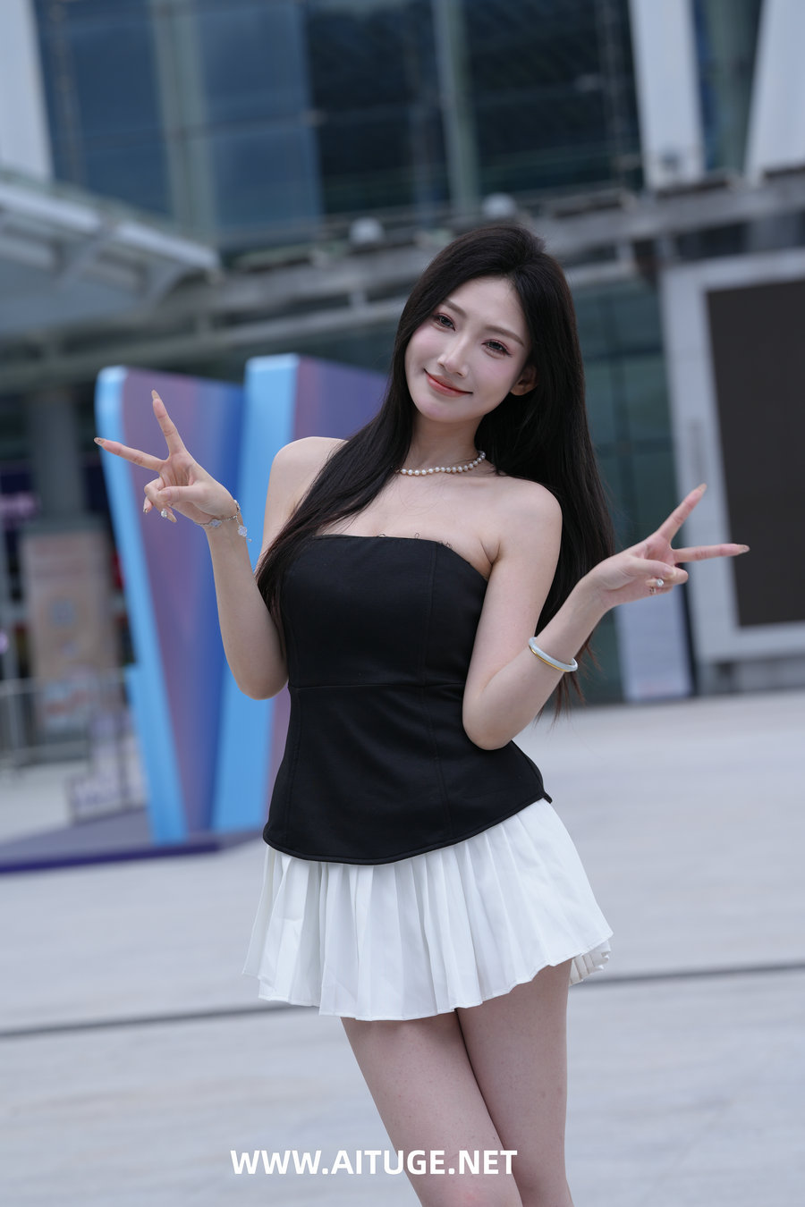 精选街拍视频 No.10028 黑白搭配小瑞瑞 [50P13V-5.92GB]