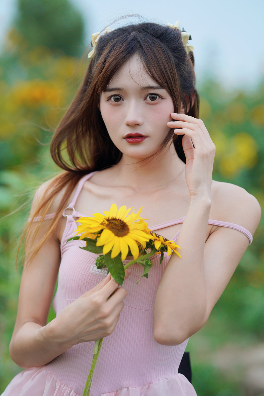 [YITUYU]艺图语 2023.06.06 蓝调向日葵少女 兔子Zzz不吃胡萝卜 [28P-330MB]