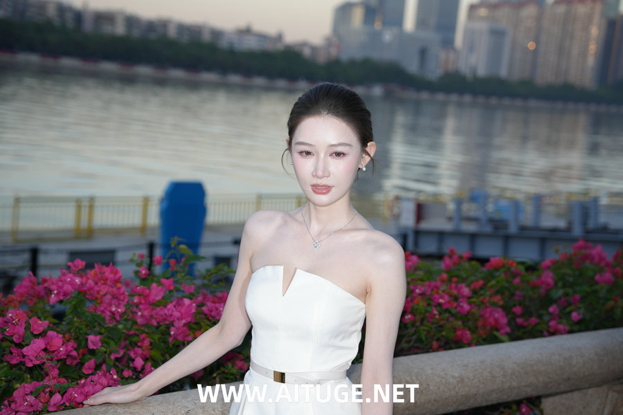 精选街拍视频 No.10049 白裙美腿 [65P2V-2.80GB]