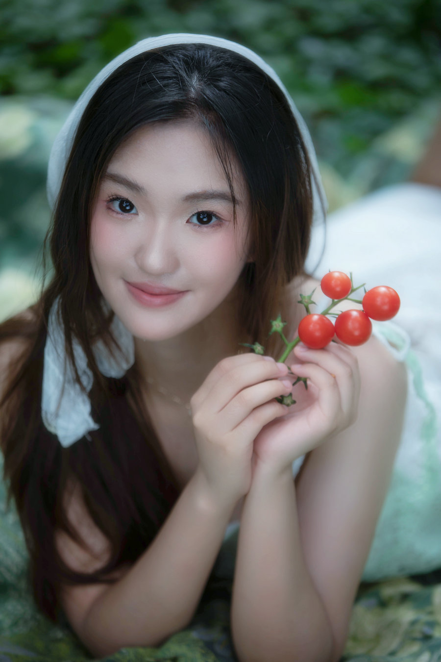 [YITUYU]艺图语 2025.09.10 草地上的少女 小雅 [16P-118MB]