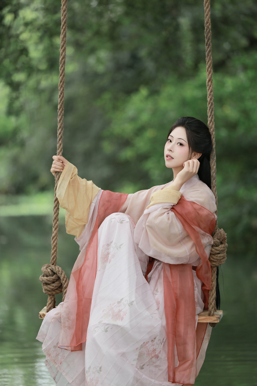 [YITUYU]艺图语 2025.09.12 盼风雨来，能留你在此 李李不li [10P-98MB]